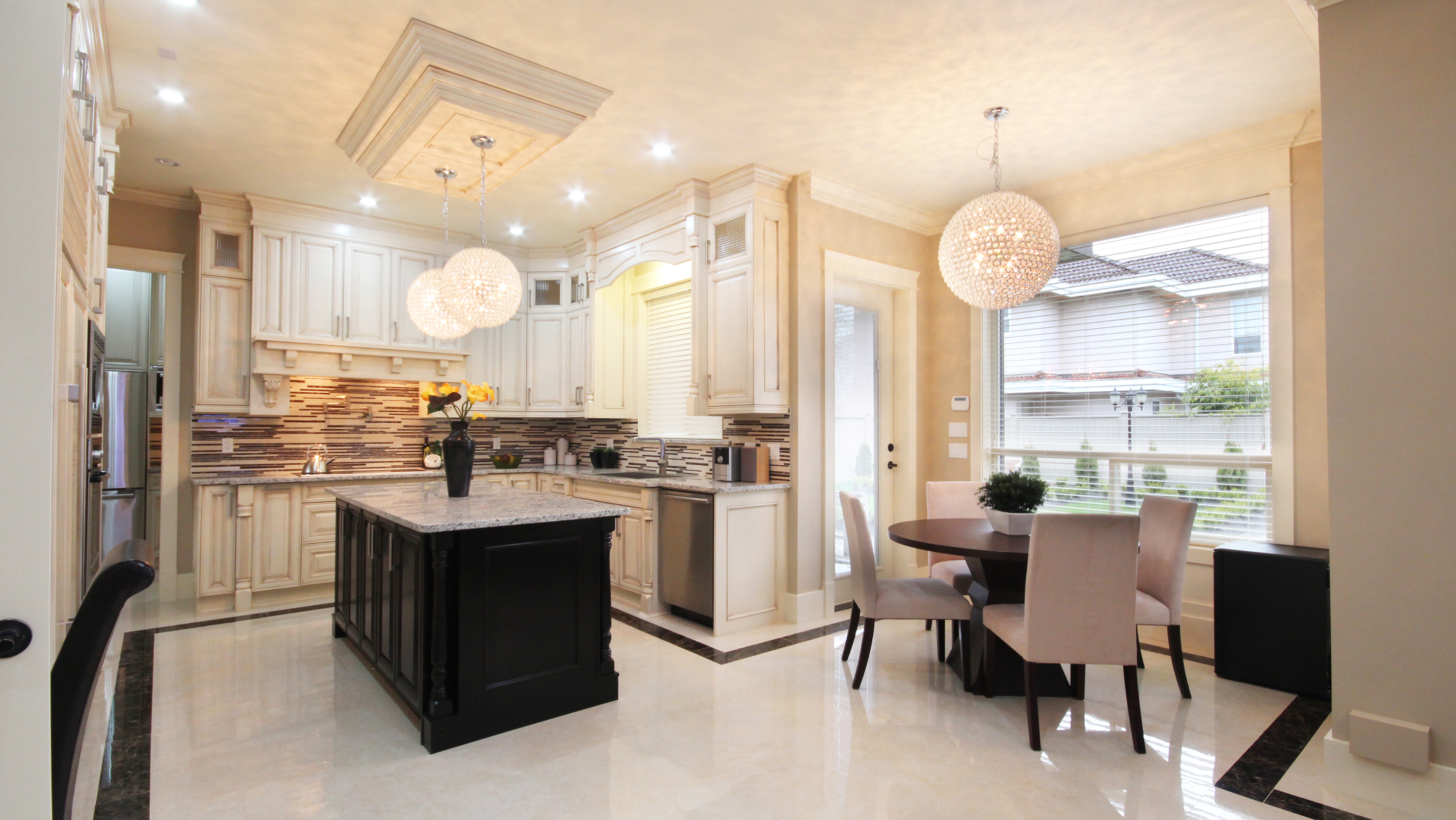Gourmet Kitchen & Dining